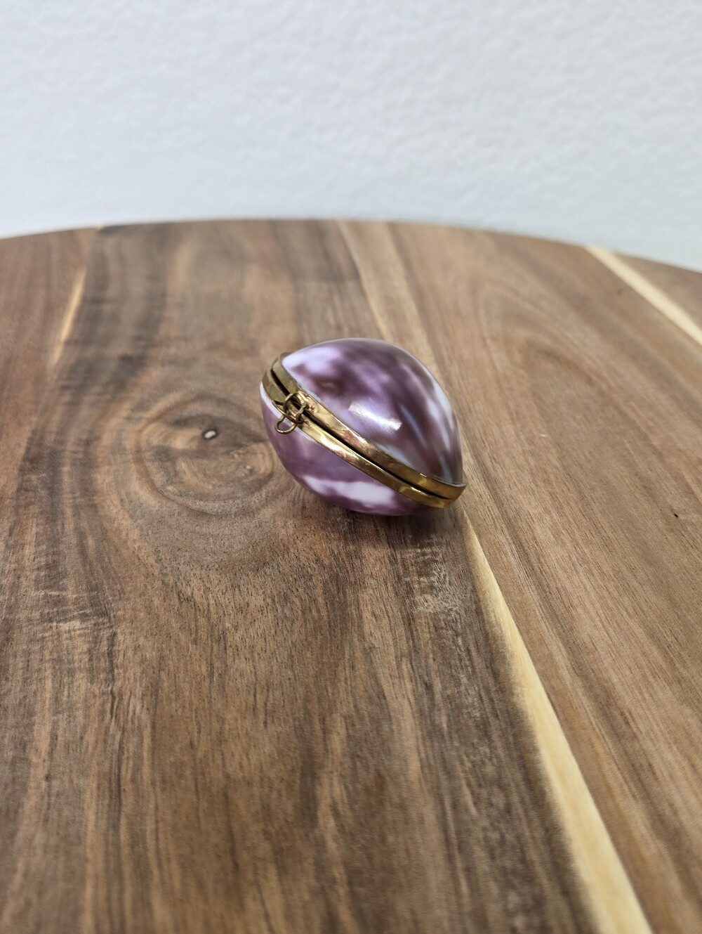 Vintage Purple Cowrie Sea Shell Trinket Box Brass Hinged Clam Case Pill Purse